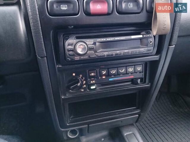 Красный Ниссан Примера, объемом двигателя 1.6 л и пробегом 250 тыс. км за 2800 $, фото 5 на Automoto.ua