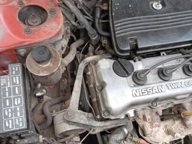 Красный Ниссан Примера, объемом двигателя 1.6 л и пробегом 250 тыс. км за 1200 $, фото 5 на Automoto.ua