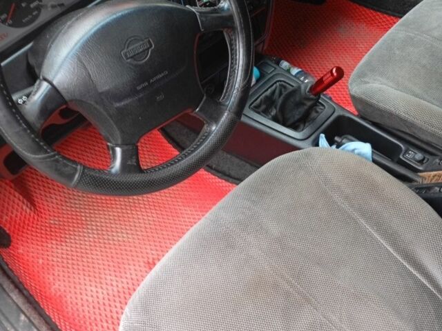 Красный Ниссан Примера, объемом двигателя 1.6 л и пробегом 250 тыс. км за 1200 $, фото 13 на Automoto.ua