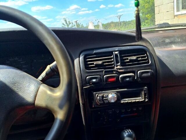 Червоний Ніссан Прімера, об'ємом двигуна 2 л та пробігом 250 тис. км за 1560 $, фото 5 на Automoto.ua