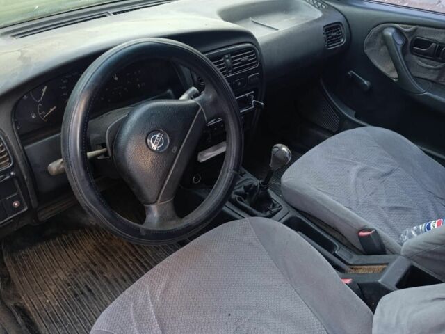 Сірий Ніссан Прімера, об'ємом двигуна 2 л та пробігом 658 тис. км за 800 $, фото 7 на Automoto.ua