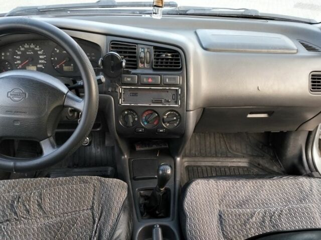 Сірий Ніссан Прімера, об'ємом двигуна 2 л та пробігом 350 тис. км за 2000 $, фото 7 на Automoto.ua