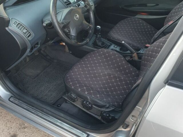 Серый Ниссан Примера, объемом двигателя 1.9 л и пробегом 339 тыс. км за 2900 $, фото 13 на Automoto.ua