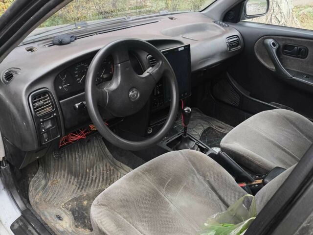 Серый Ниссан Примера, объемом двигателя 1.6 л и пробегом 20 тыс. км за 949 $, фото 5 на Automoto.ua