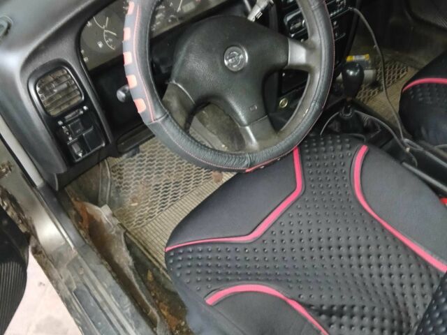 Серый Ниссан Примера, объемом двигателя 1.6 л и пробегом 2 тыс. км за 1350 $, фото 3 на Automoto.ua