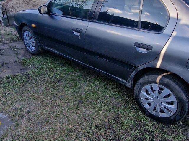 Серый Ниссан Примера, объемом двигателя 1.6 л и пробегом 300 тыс. км за 1500 $, фото 2 на Automoto.ua