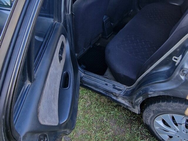 Серый Ниссан Примера, объемом двигателя 1.6 л и пробегом 300 тыс. км за 1500 $, фото 5 на Automoto.ua