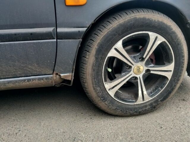 Серый Ниссан Примера, объемом двигателя 1.6 л и пробегом 274 тыс. км за 1900 $, фото 4 на Automoto.ua