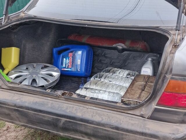 Серый Ниссан Примера, объемом двигателя 1.6 л и пробегом 300 тыс. км за 1500 $, фото 7 на Automoto.ua