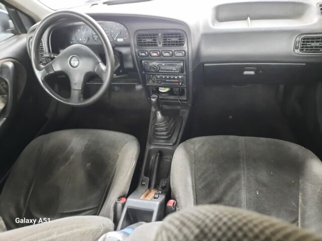 Серый Ниссан Примера, объемом двигателя 1.6 л и пробегом 280 тыс. км за 1000 $, фото 12 на Automoto.ua