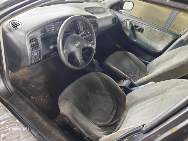 Серый Ниссан Примера, объемом двигателя 1.6 л и пробегом 280 тыс. км за 1000 $, фото 13 на Automoto.ua