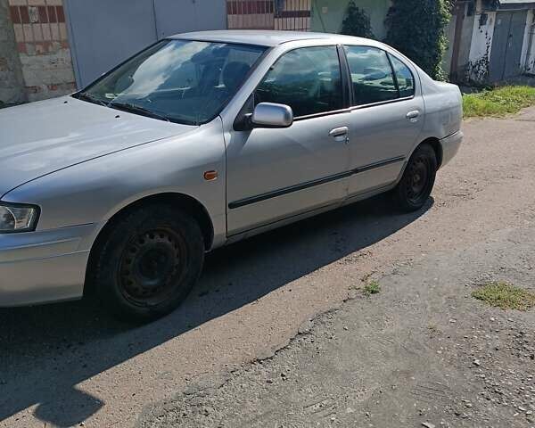 Серый Ниссан Примера, объемом двигателя 1.6 л и пробегом 213 тыс. км за 2600 $, фото 2 на Automoto.ua