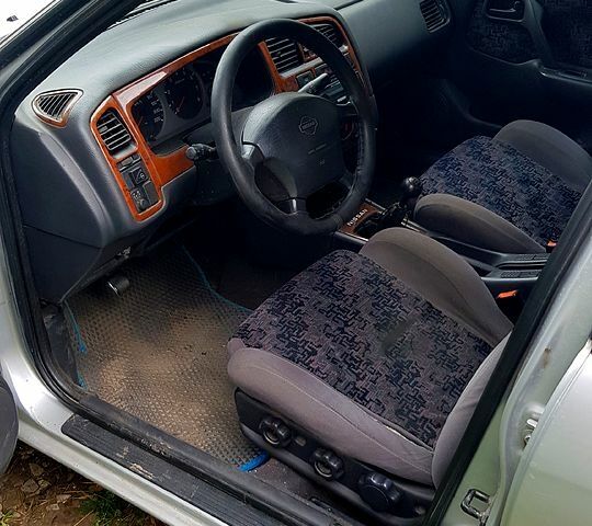 Серый Ниссан Примера, объемом двигателя 2 л и пробегом 350 тыс. км за 2500 $, фото 2 на Automoto.ua