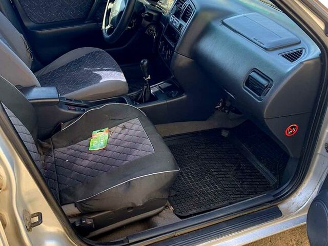 Сірий Ніссан Прімера, об'ємом двигуна 2 л та пробігом 300 тис. км за 2000 $, фото 2 на Automoto.ua