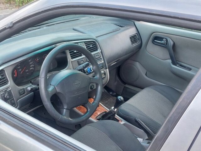 Серый Ниссан Примера, объемом двигателя 1.6 л и пробегом 400 тыс. км за 2000 $, фото 3 на Automoto.ua