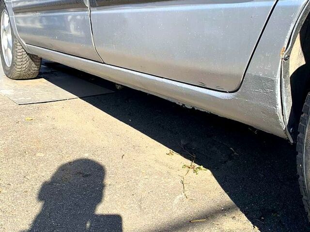 Сірий Ніссан Прімера, об'ємом двигуна 2 л та пробігом 300 тис. км за 2000 $, фото 3 на Automoto.ua