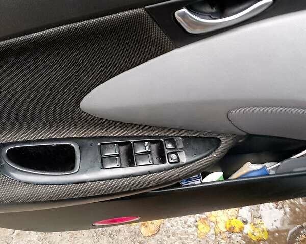 Серый Ниссан Примера, объемом двигателя 1.77 л и пробегом 230 тыс. км за 2650 $, фото 7 на Automoto.ua