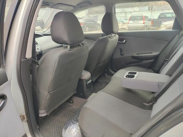 Серый Ниссан Примера, объемом двигателя 2.2 л и пробегом 250 тыс. км за 3450 $, фото 5 на Automoto.ua