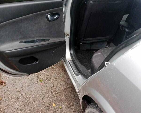 Серый Ниссан Примера, объемом двигателя 1.8 л и пробегом 100 тыс. км за 3200 $, фото 5 на Automoto.ua