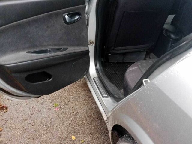 Серый Ниссан Примера, объемом двигателя 1.8 л и пробегом 100 тыс. км за 3200 $, фото 6 на Automoto.ua