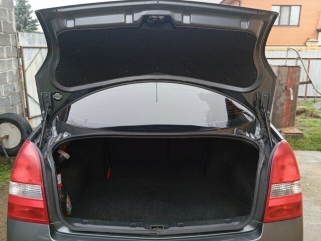 Серый Ниссан Примера, объемом двигателя 1.8 л и пробегом 253 тыс. км за 3900 $, фото 7 на Automoto.ua