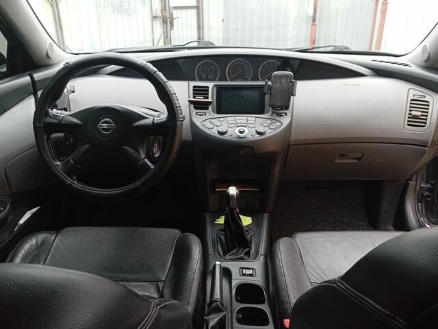 Серый Ниссан Примера, объемом двигателя 1.8 л и пробегом 253 тыс. км за 3900 $, фото 2 на Automoto.ua