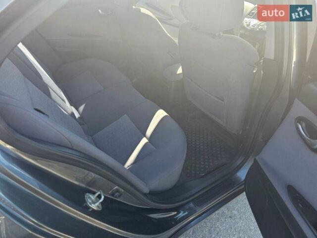 Серый Ниссан Примера, объемом двигателя 1.8 л и пробегом 185 тыс. км за 3850 $, фото 5 на Automoto.ua