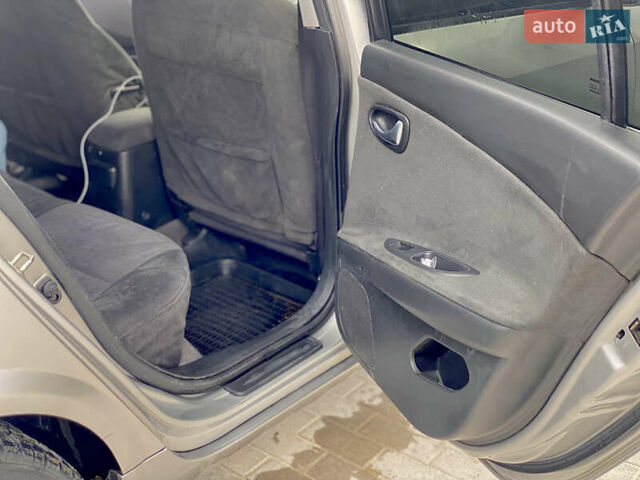 Сірий Ніссан Прімера, об'ємом двигуна 1.9 л та пробігом 234 тис. км за 3499 $, фото 19 на Automoto.ua