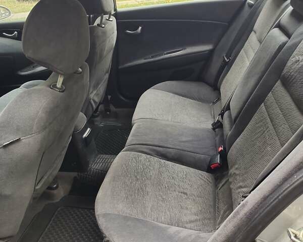 Серый Ниссан Примера, объемом двигателя 1.77 л и пробегом 262 тыс. км за 3700 $, фото 2 на Automoto.ua