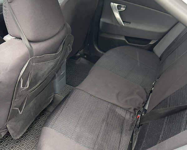 Серый Ниссан Примера, объемом двигателя 1.77 л и пробегом 250 тыс. км за 3999 $, фото 7 на Automoto.ua