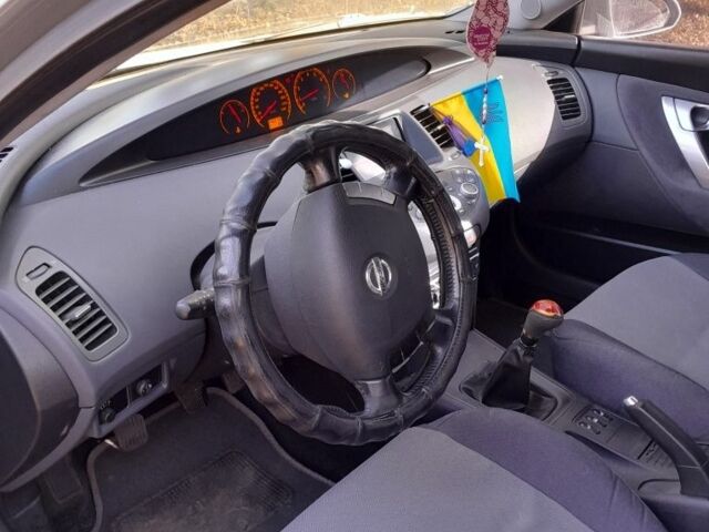 Серый Ниссан Примера, объемом двигателя 1.6 л и пробегом 246 тыс. км за 4100 $, фото 3 на Automoto.ua