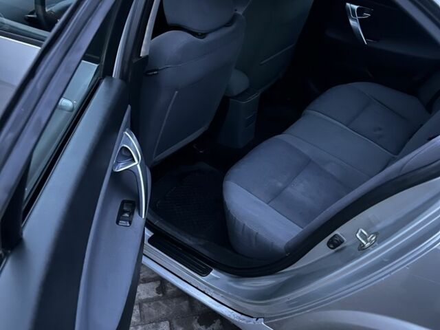 Серый Ниссан Примера, объемом двигателя 1.6 л и пробегом 280 тыс. км за 3400 $, фото 9 на Automoto.ua