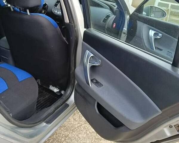 Серый Ниссан Примера, объемом двигателя 1.8 л и пробегом 197 тыс. км за 4500 $, фото 5 на Automoto.ua