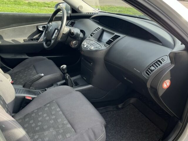 Серый Ниссан Примера, объемом двигателя 1.8 л и пробегом 200 тыс. км за 2200 $, фото 6 на Automoto.ua