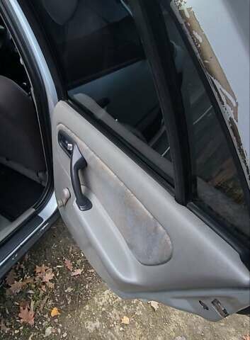 Серый Ниссан Примера, объемом двигателя 1.77 л и пробегом 277 тыс. км за 2900 $, фото 9 на Automoto.ua