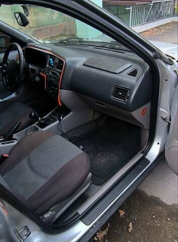 Серый Ниссан Примера, объемом двигателя 1.77 л и пробегом 277 тыс. км за 2900 $, фото 8 на Automoto.ua