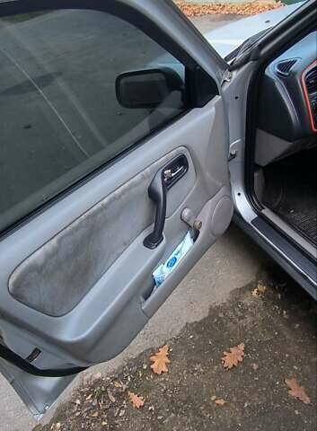 Серый Ниссан Примера, объемом двигателя 1.77 л и пробегом 277 тыс. км за 2900 $, фото 12 на Automoto.ua