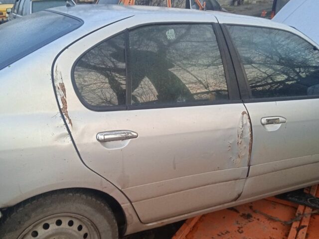 Серый Ниссан Примера, объемом двигателя 2 л и пробегом 300 тыс. км за 900 $, фото 4 на Automoto.ua