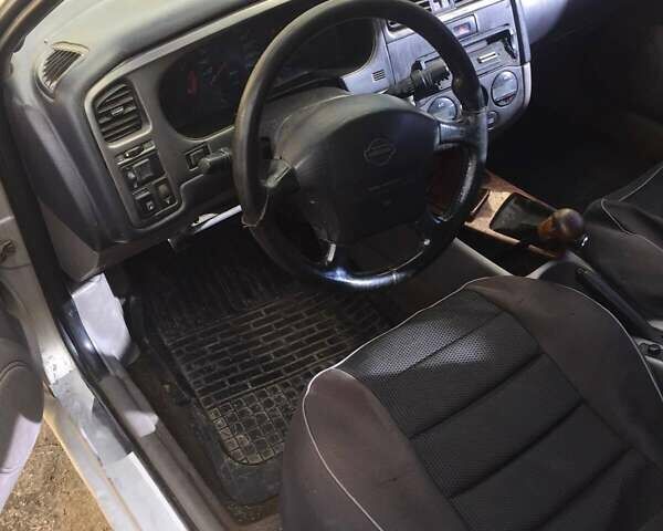 Ниссан Примера 2000 в Каменце-Подольском на Automoto.ua Серый Ниссан Примера, объемом двигателя 1.8 л и пробегом 300 тыс. км за 1150 $, фото 3 на Automoto.ua