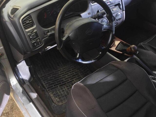 Серый Ниссан Примера, объемом двигателя 1.8 л и пробегом 300 тыс. км за 1150 $, фото 3 на Automoto.ua