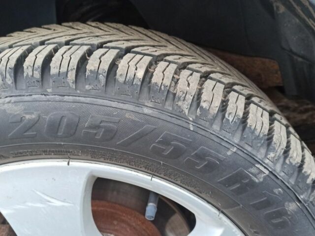 Серый Ниссан Примера, объемом двигателя 1.8 л и пробегом 350 тыс. км за 3100 $, фото 3 на Automoto.ua