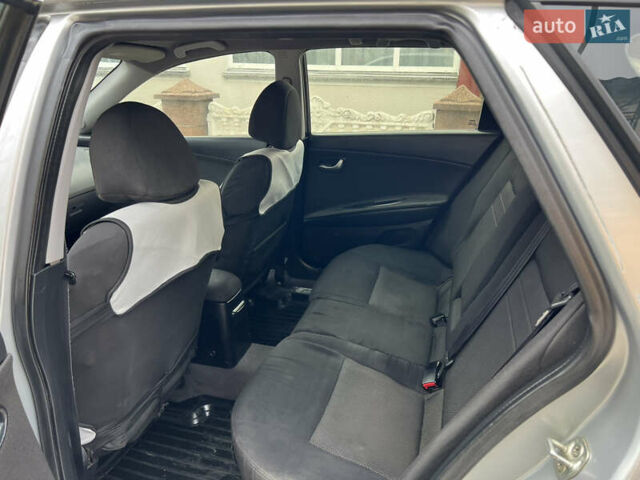 Сірий Ніссан Прімера, об'ємом двигуна 2.18 л та пробігом 330 тис. км за 2599 $, фото 24 на Automoto.ua