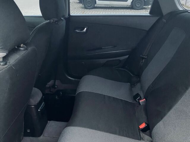 Серый Ниссан Примера, объемом двигателя 1.8 л и пробегом 271 тыс. км за 3300 $, фото 9 на Automoto.ua