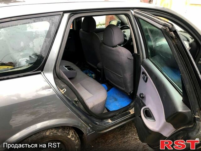 Серый Ниссан Примера, объемом двигателя 1.8 л и пробегом 400 тыс. км за 2350 $, фото 9 на Automoto.ua