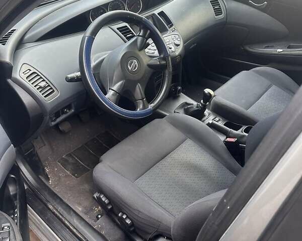 Серый Ниссан Примера, объемом двигателя 1.9 л и пробегом 256 тыс. км за 4076 $, фото 1 на Automoto.ua