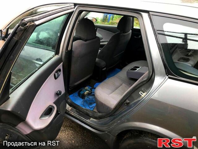 Серый Ниссан Примера, объемом двигателя 1.8 л и пробегом 400 тыс. км за 2350 $, фото 5 на Automoto.ua