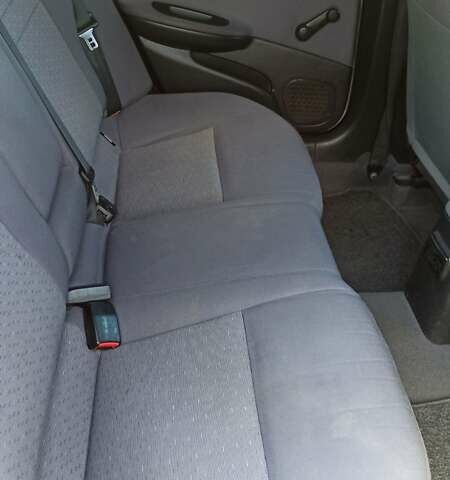 Серый Ниссан Примера, объемом двигателя 1.8 л и пробегом 405 тыс. км за 3500 $, фото 12 на Automoto.ua