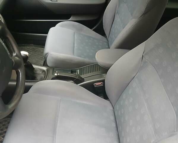 Серый Ниссан Примера, объемом двигателя 1.8 л и пробегом 260 тыс. км за 4800 $, фото 8 на Automoto.ua