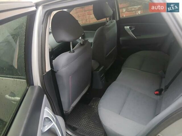 Серый Ниссан Примера, объемом двигателя 1.8 л и пробегом 260 тыс. км за 4800 $, фото 16 на Automoto.ua