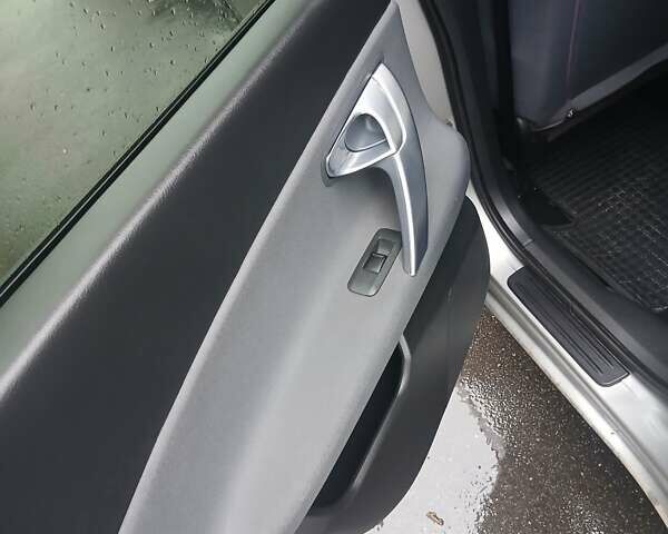 Серый Ниссан Примера, объемом двигателя 1.8 л и пробегом 260 тыс. км за 4800 $, фото 12 на Automoto.ua